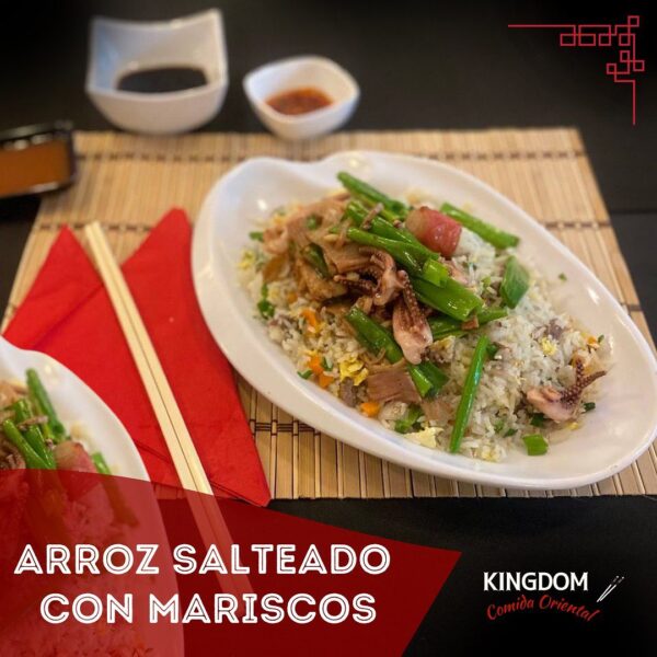 65. Arroz Frito Con Mariscos