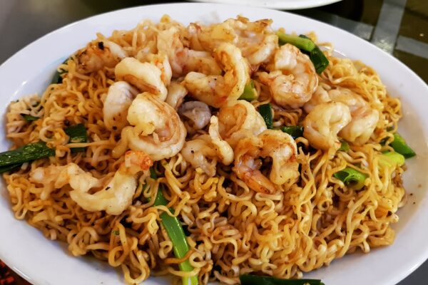 121. Ramen Salteado Camarones